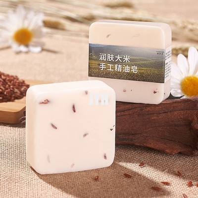 Le mani di pulizia tailandesi del lavaggio del sapone dell'olio essenziale della noce di cocco del riso lavano il bagno del fronte